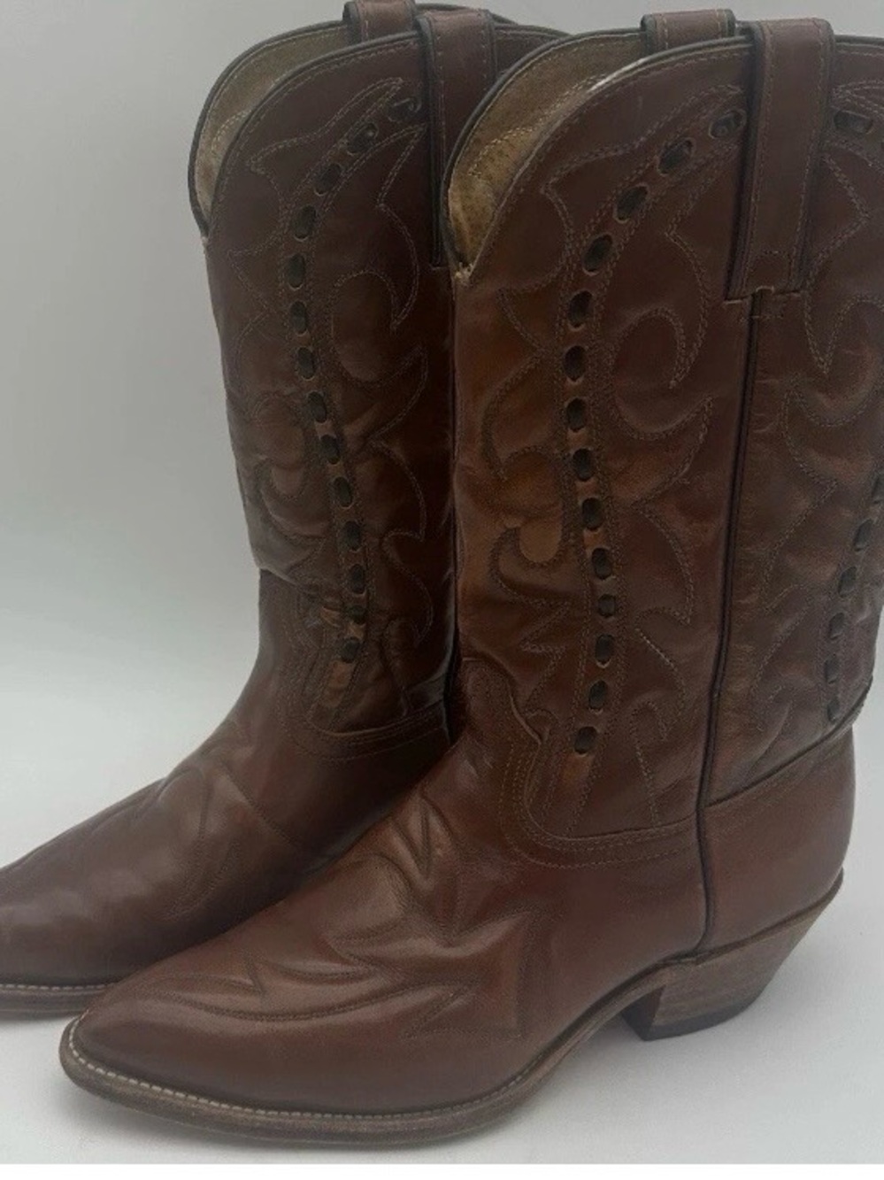 Vintage woman’s brown cowboy, western boots. Beautiful!